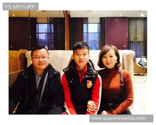 足球明星与母亲温馨瞬间高清图片分享感动无数球迷的亲情故事